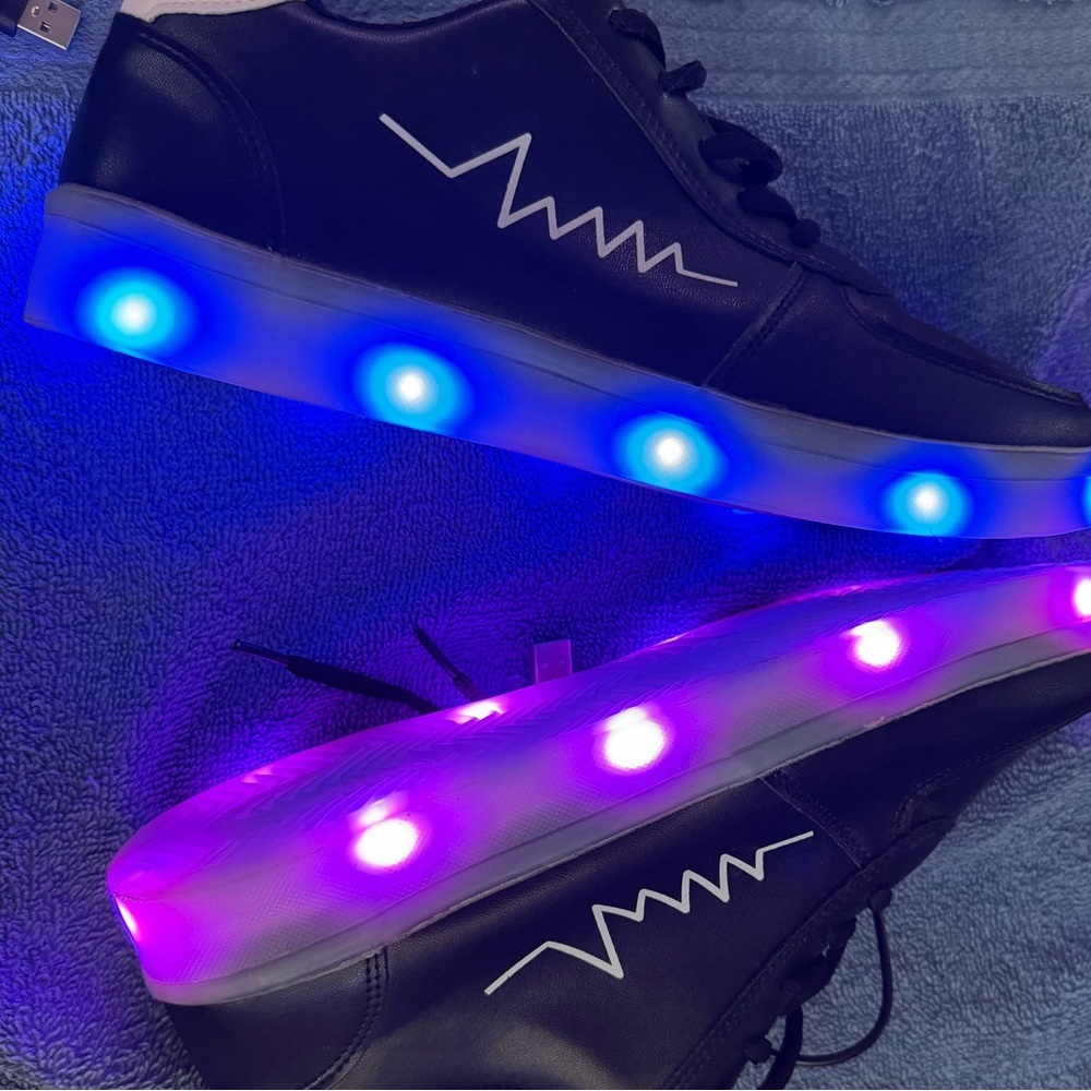 Fiorenzi LED Light-Up Sneakers with Charger - Picture 5 of 8